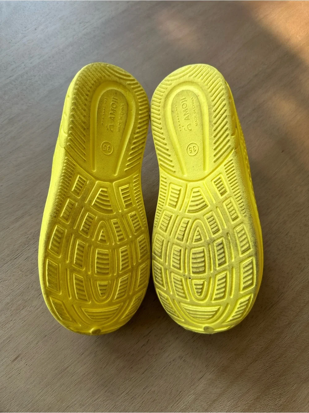Ventilated Clogs Size 3 Big Kid / EU 35, Yellow